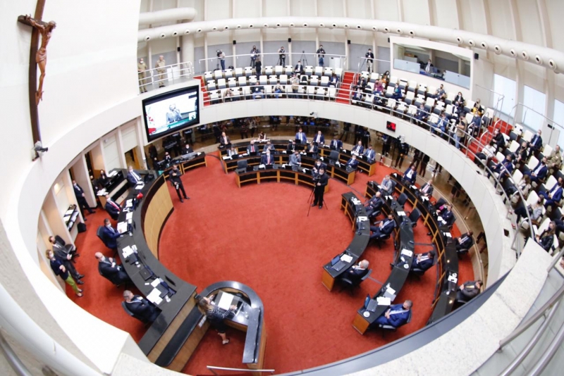 Aprovada continuidade do impeachment contra Moisés