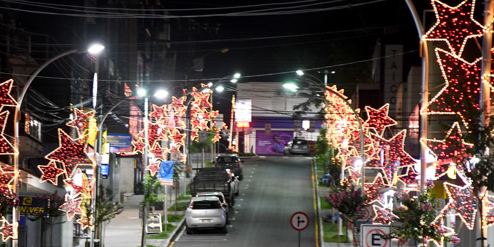 Comércio estende horário especial de Natal até às 20h