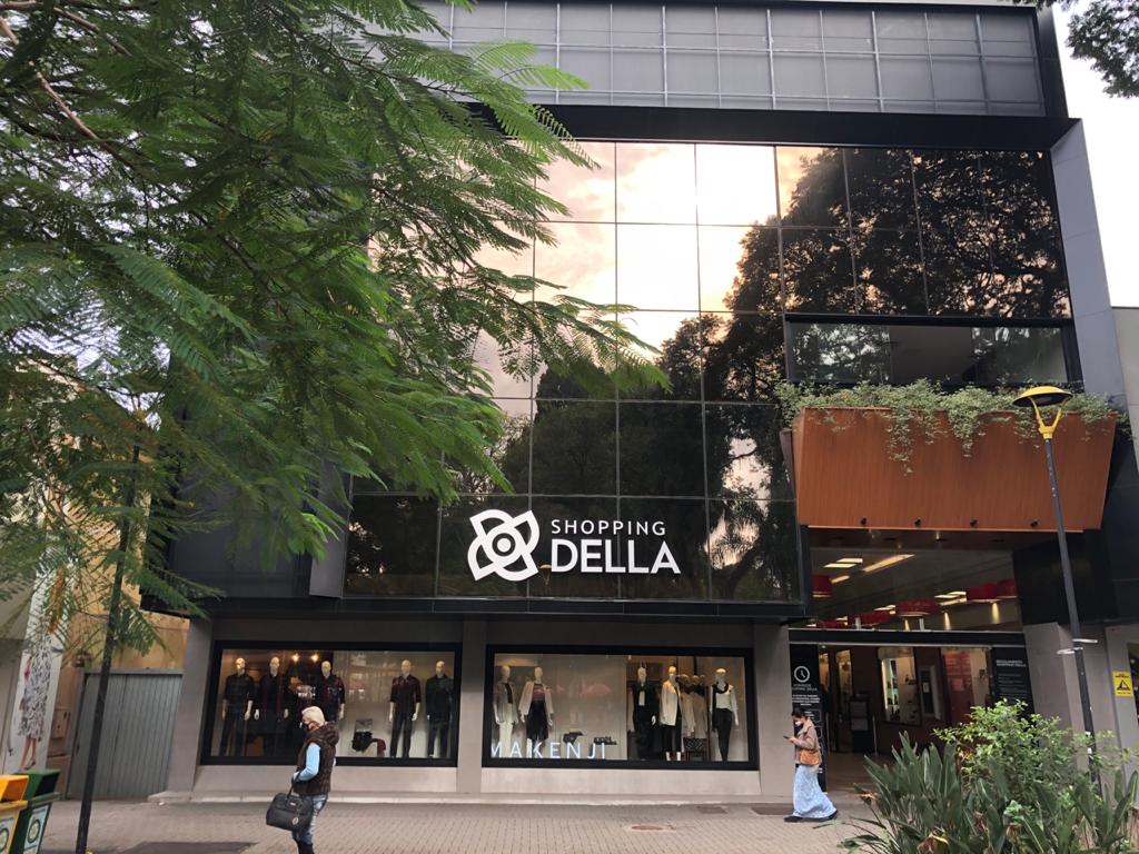 Shopping Della de Criciúma em clima da MegaLiquidação