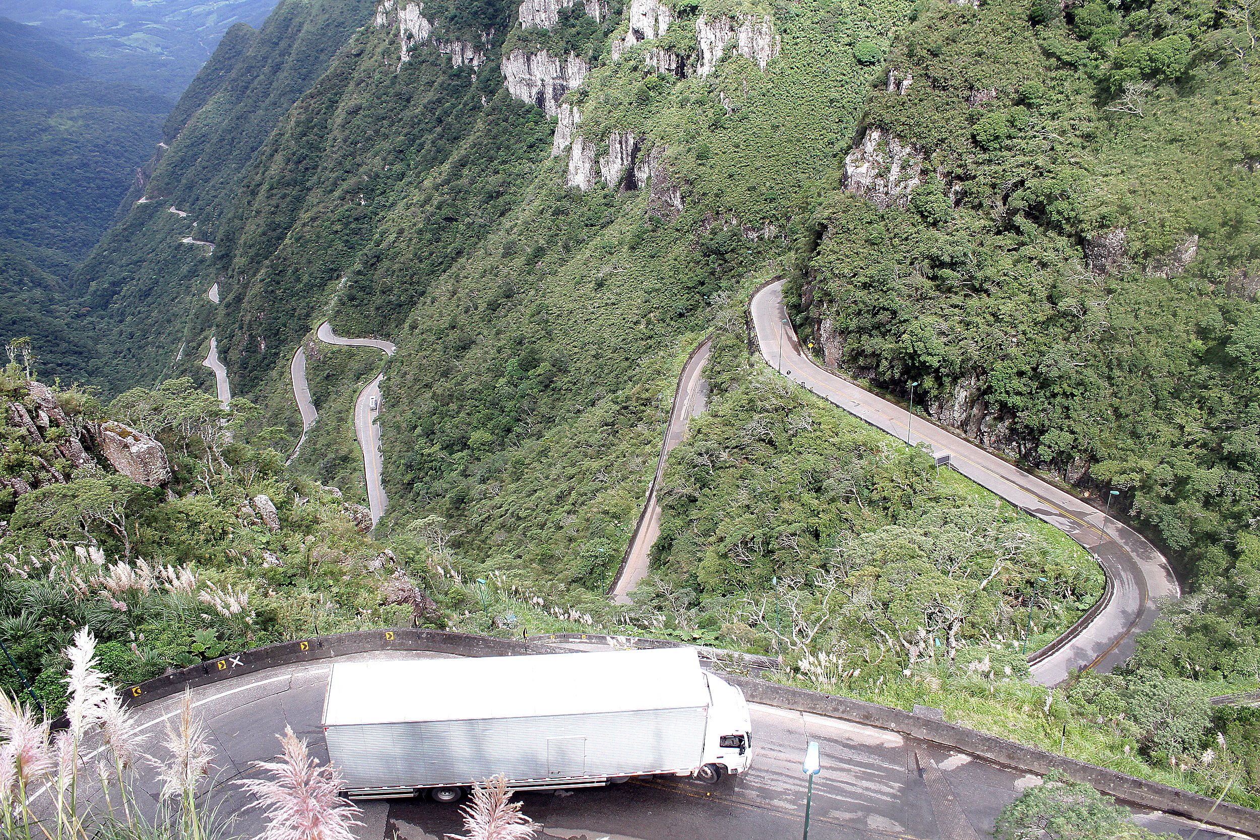 Serra do Rio do Rastro será fechada para competição que deve movimentar R$ 2 milhões em turismo; Maratona desafia 2 mil atletas e aquece economia local nos dias 17 e 18 de maio de 2025