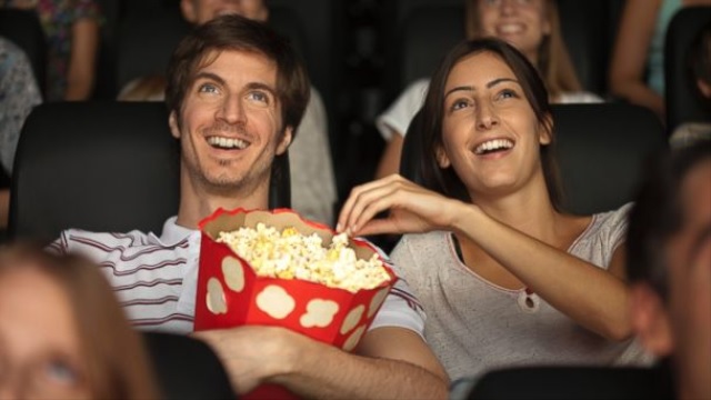 Cinema especial só para os solteiros no Della