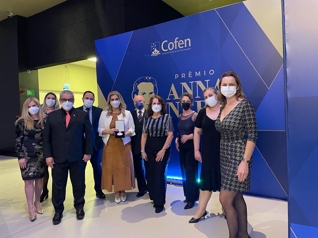 Reitora recebe a honraria máxima da enfermagem no Brasil