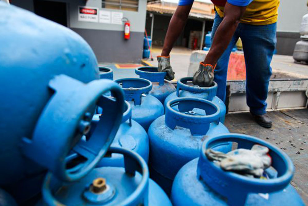 Brasil: Petrobras reduz preço de venda do gás de cozinha