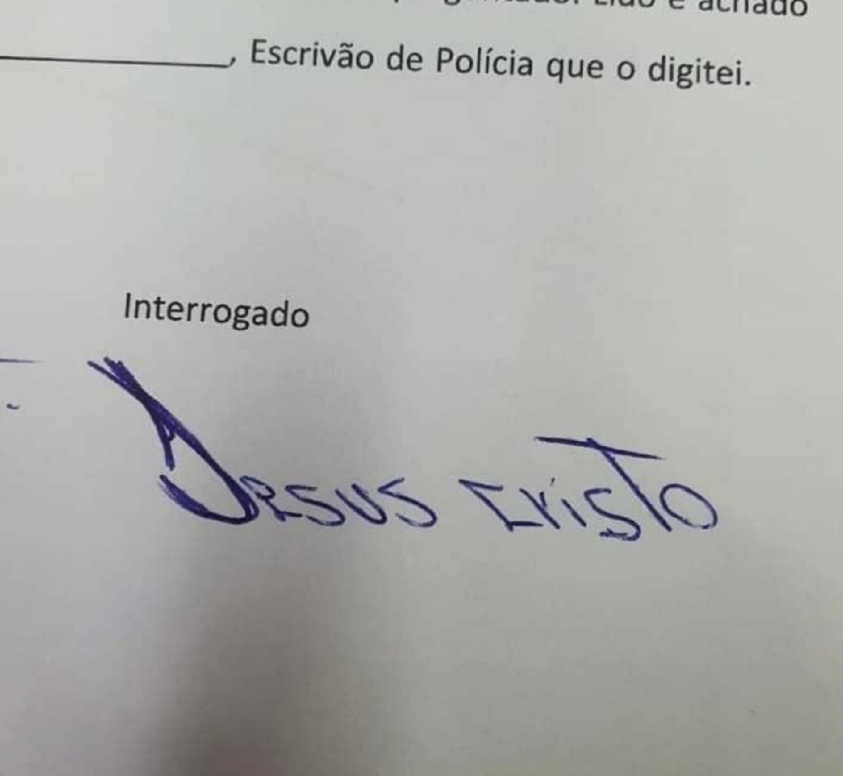 “Jesus Cristo” ameaça a mãe com facão e é preso em flagrante