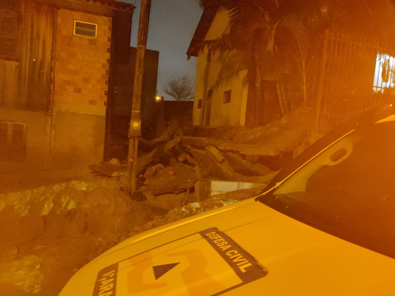 Previsão de vento e chuva forte deixa a Defesa Civil em alerta