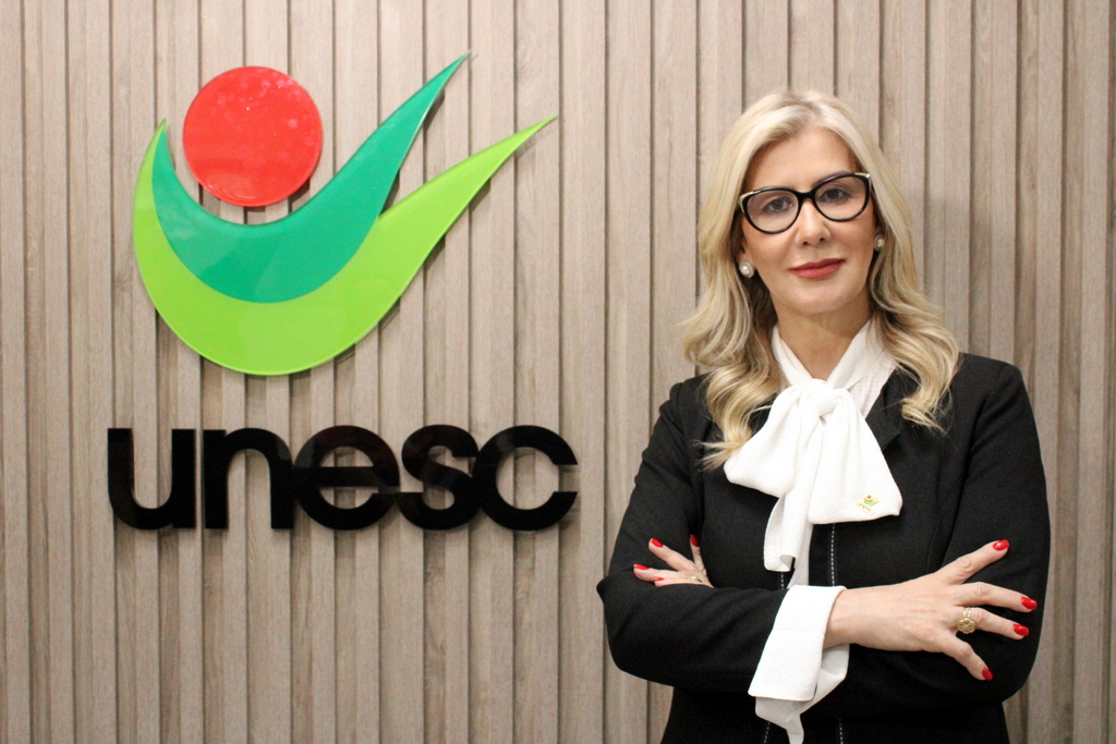 Luciane Ceretta toma posse na Secretaria da Educação de SC