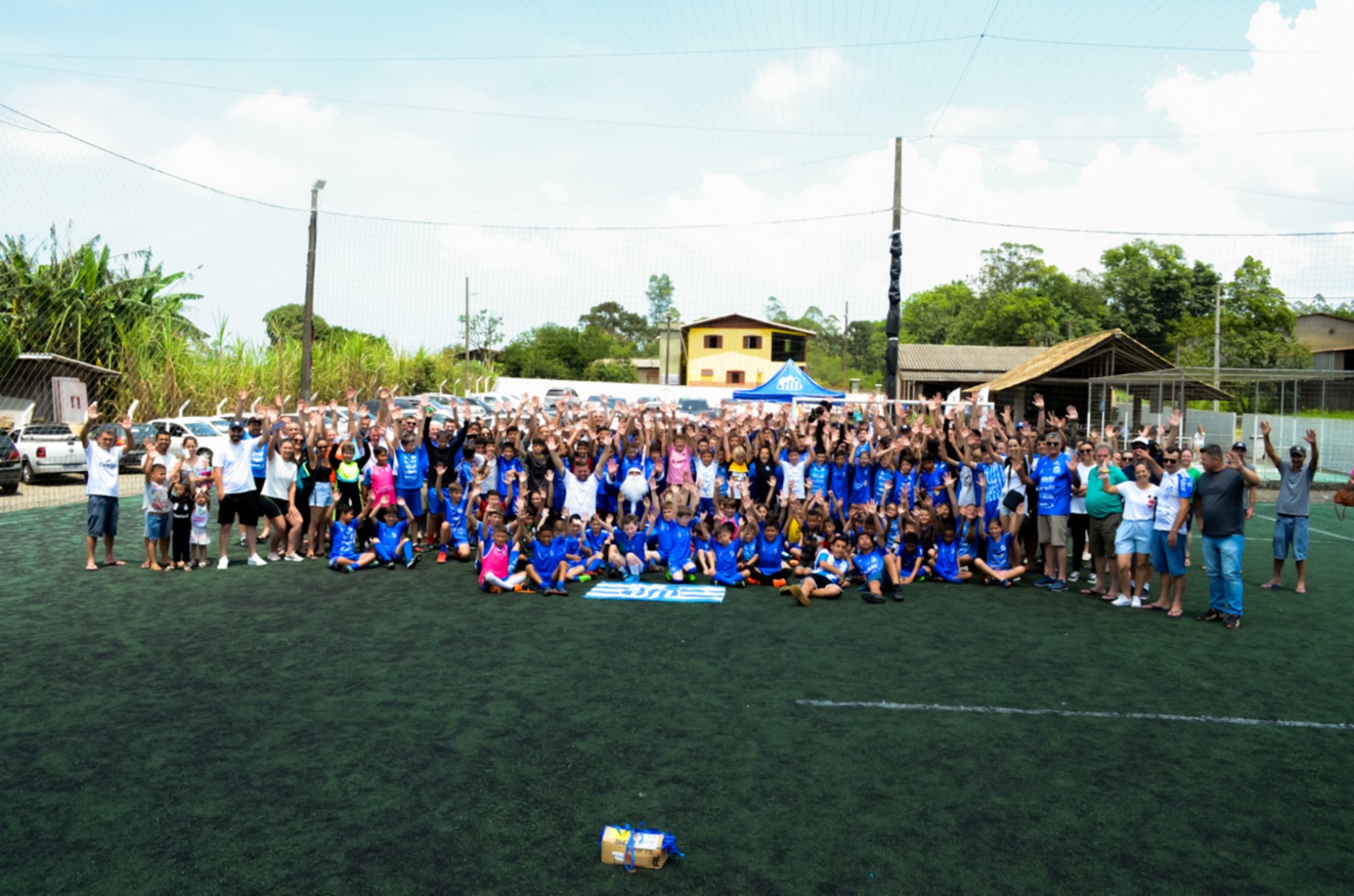 Escolinha de futebol do Caravaggio fecha o ano com 150 alunos