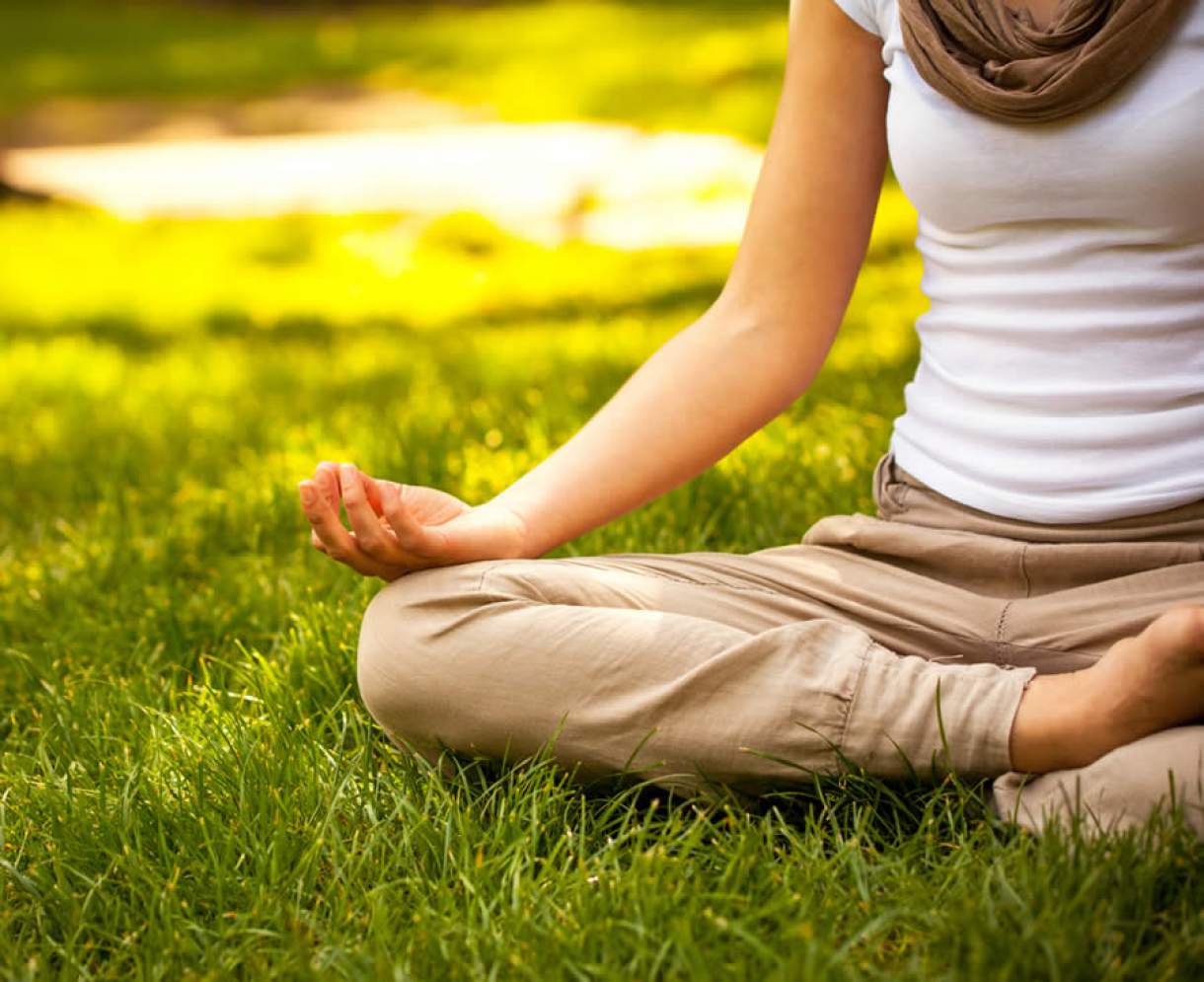 Sente vontade de praticar yoga? Especialista compartilha dicas