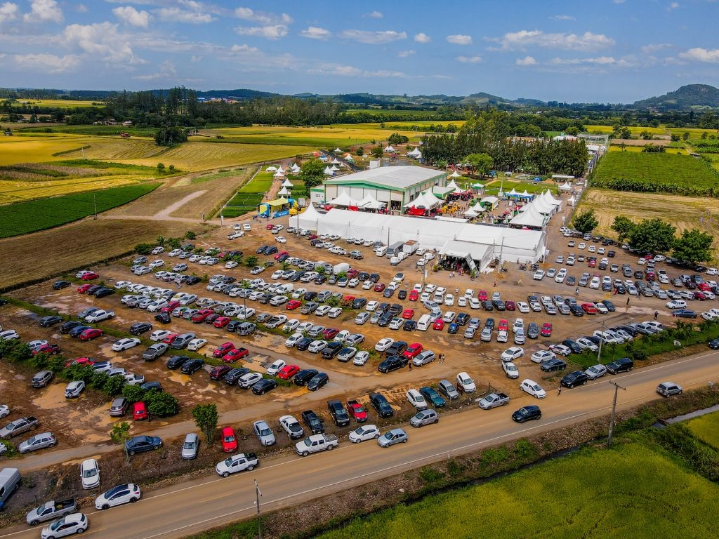 Milhares de pessoas prestigiam o Campo Agroacelerador Cooperja