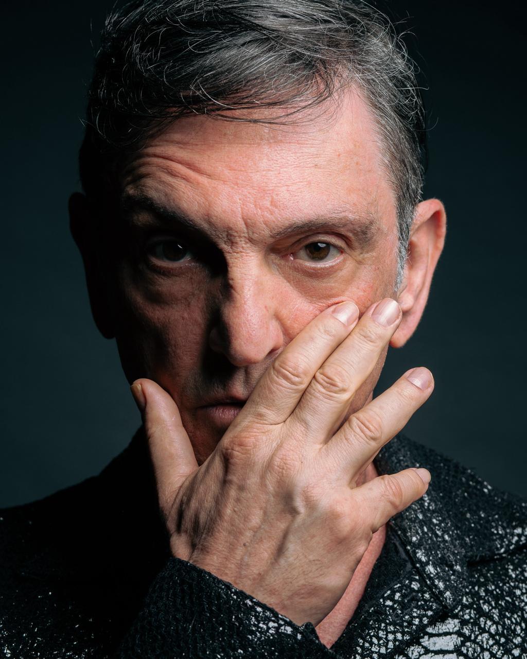 “Vai ser um show inesquecível”, afirma o ator e cantor Paulo Miklos