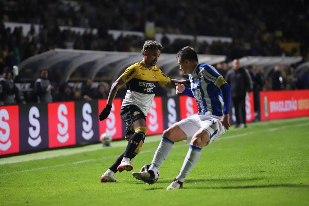 Criciúma perde por 2 x 1 contra o rival Avaí e segue na batalha