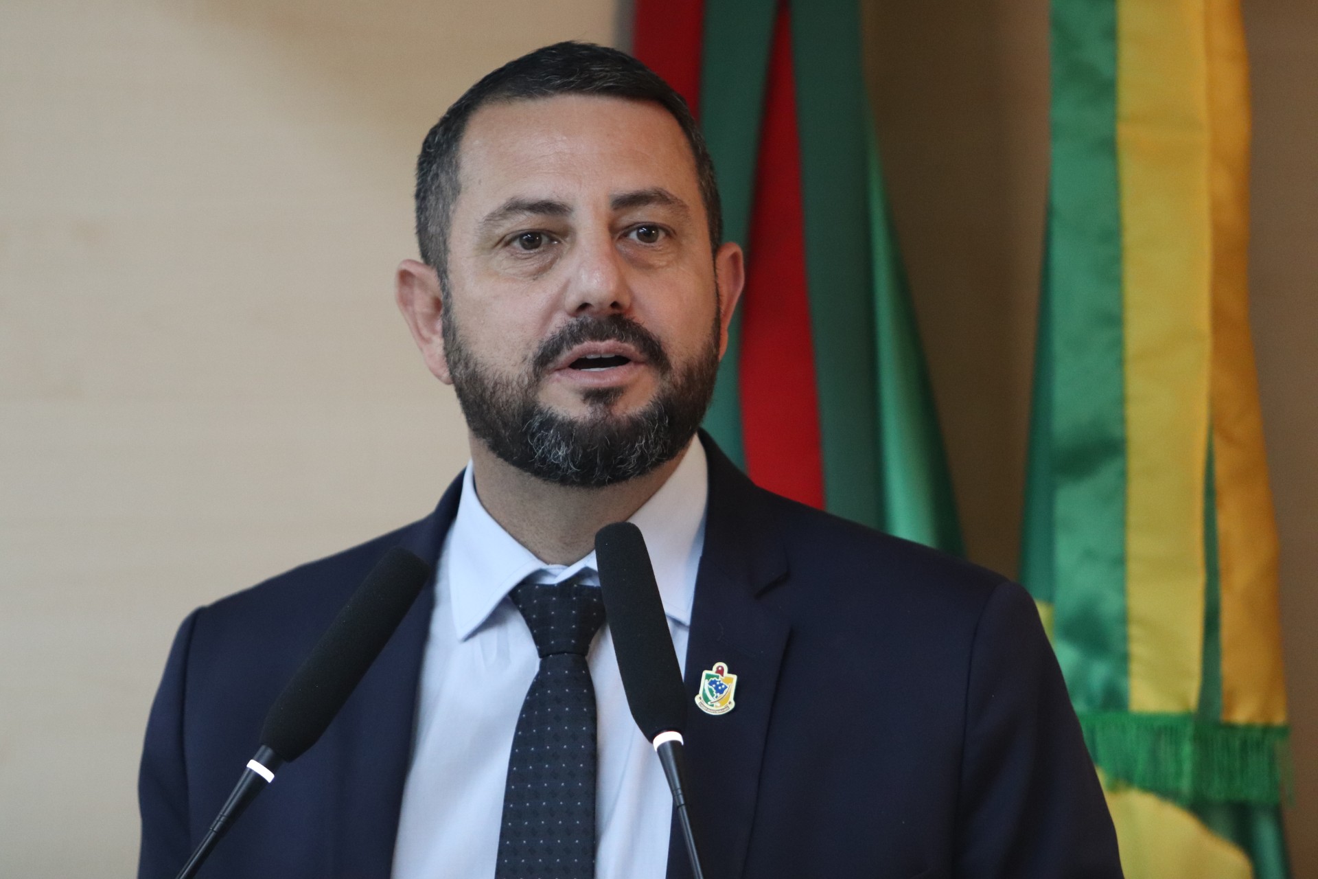 Câmara aprova projeto que institui o Programa “Pé na Calçada da Fama” em Criciúma; iniciativa busca reconhecer e valorizar personalidades que contribuíram para projetar o município