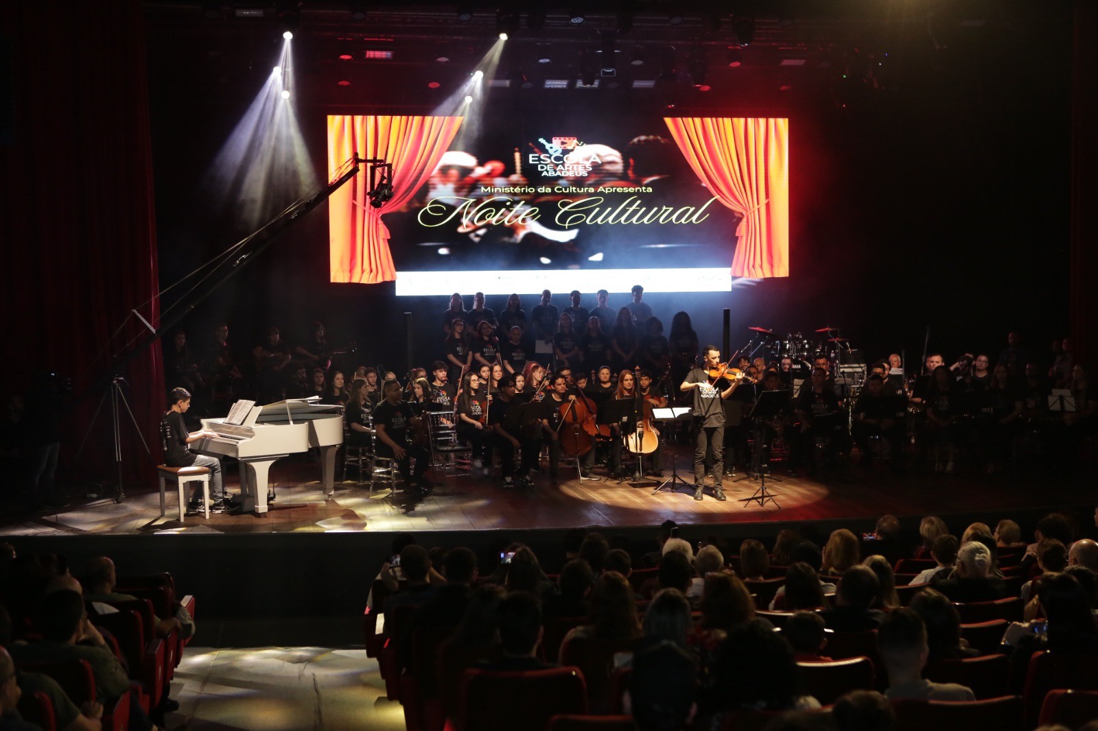 Emoção: noite Cultural da Abadeus reúne 500 pessoas em Criciúma