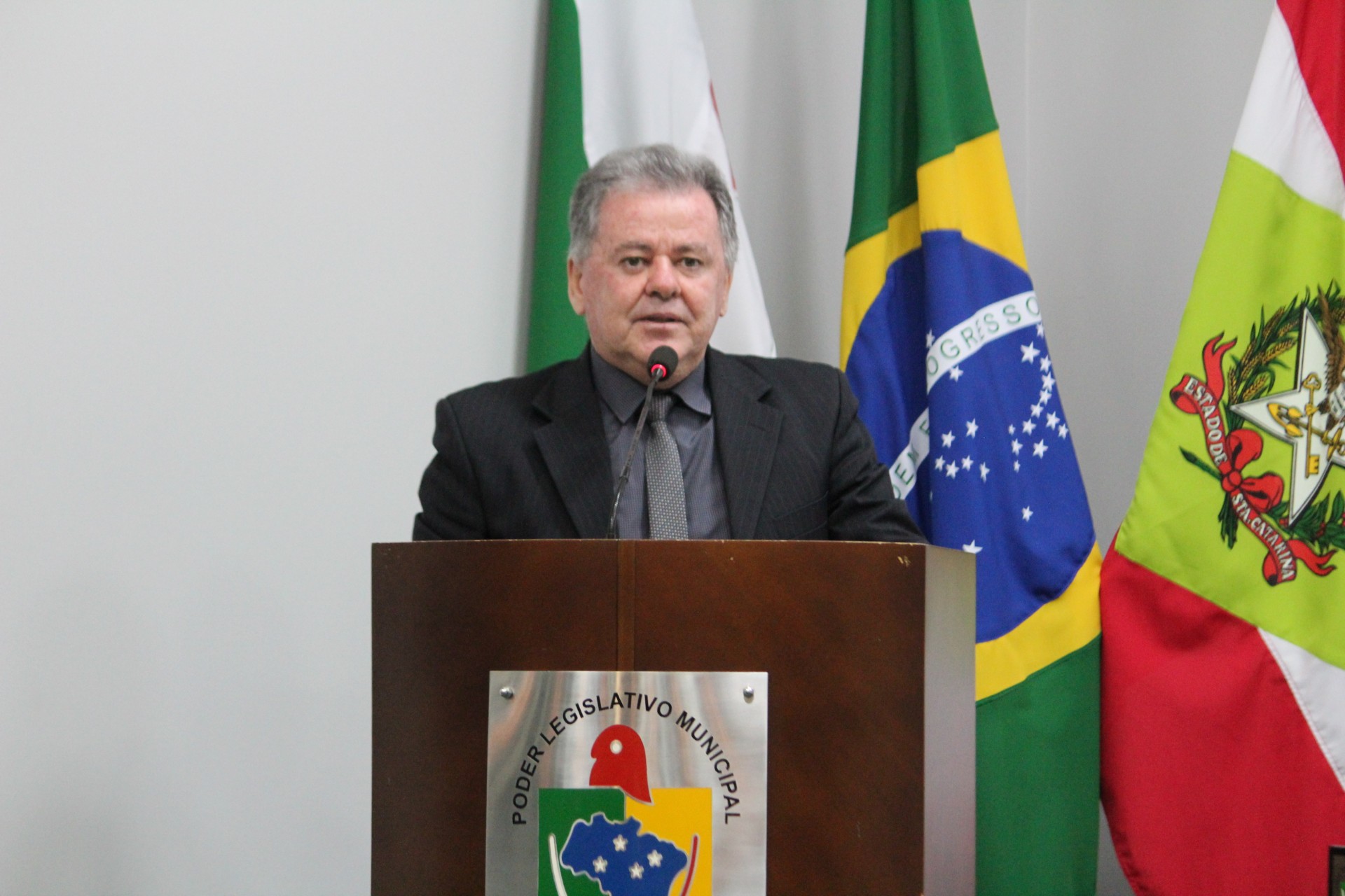 Célio Elias permanece na presidência do Legislativo de Forquilhinha