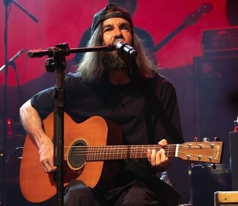 Show gratuito com Armandinho na Guarda do Embaú promete aquecer o verão; ícone da música praiana brasileira - traz sua energia contagiante e uma seleção de sucessos da carreira