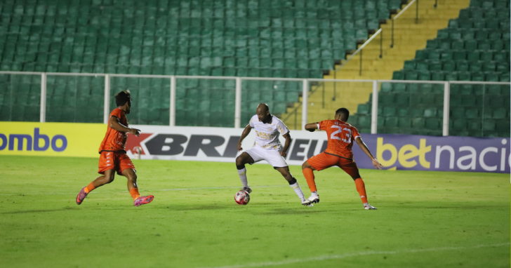 Criciúma perde para o Camboriú no Scarpelli e fica em desvantagem na final da Taça Acesc; Tigre é derrotado por 1 a 0 em Florianópolis e precisará vencer por dois gols no Estádio Heriberto Hülse