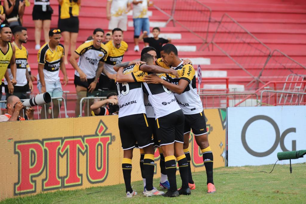Criciúma vence e repete feito em estreia após 11 anos na Série B
