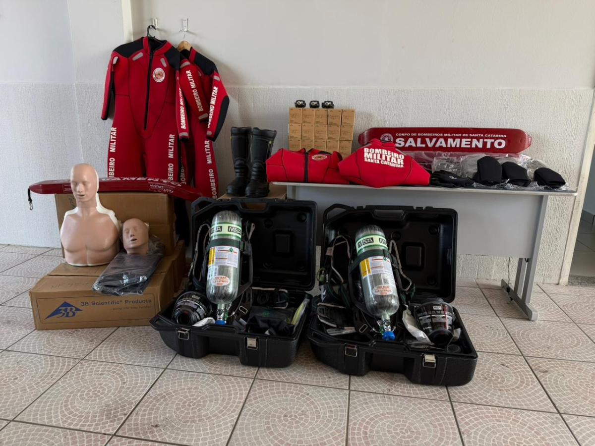 Bombeiros de Forquilhinha recebem equipamentos por meio de parceria com o MPSC; Investimento ultrapassa R$ 65 mil e fortalece atendimentos operacionais e ações de prevenção na região