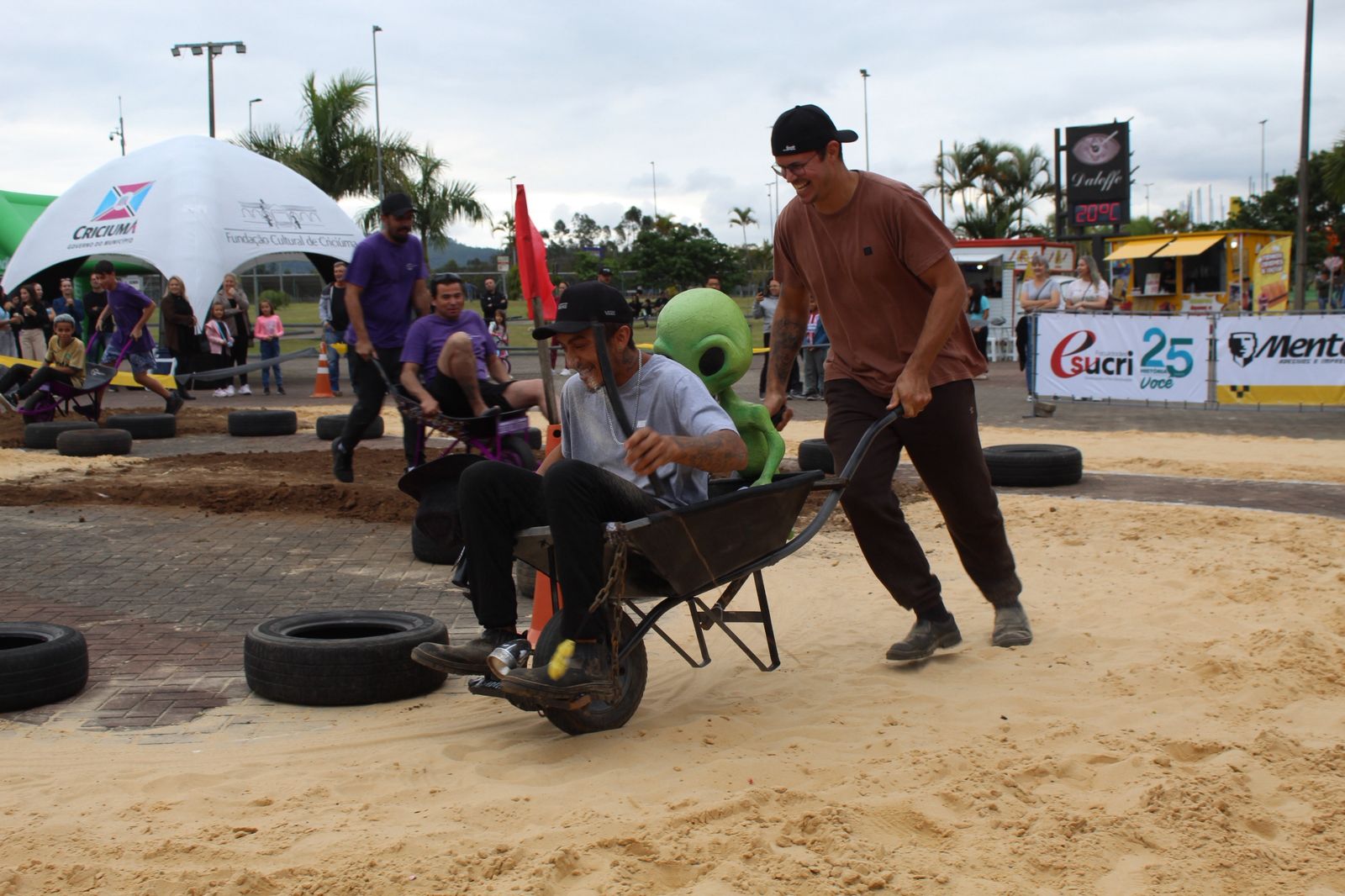 Circuito Cross de Carrinho de Mão reúne famílias no Rio Maina