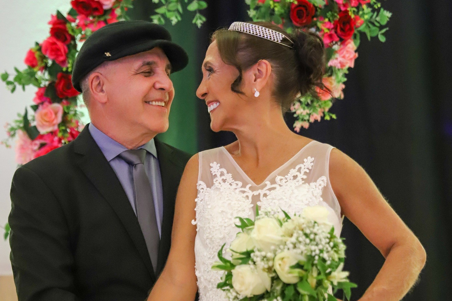 Casamento Comunitário de Criciúma oficializará união de 40 casais neste domingo no Centro de Eventos Flor de Lis; Cerimônia gratuita garantirá a união civil em uma celebração especial para as famílias