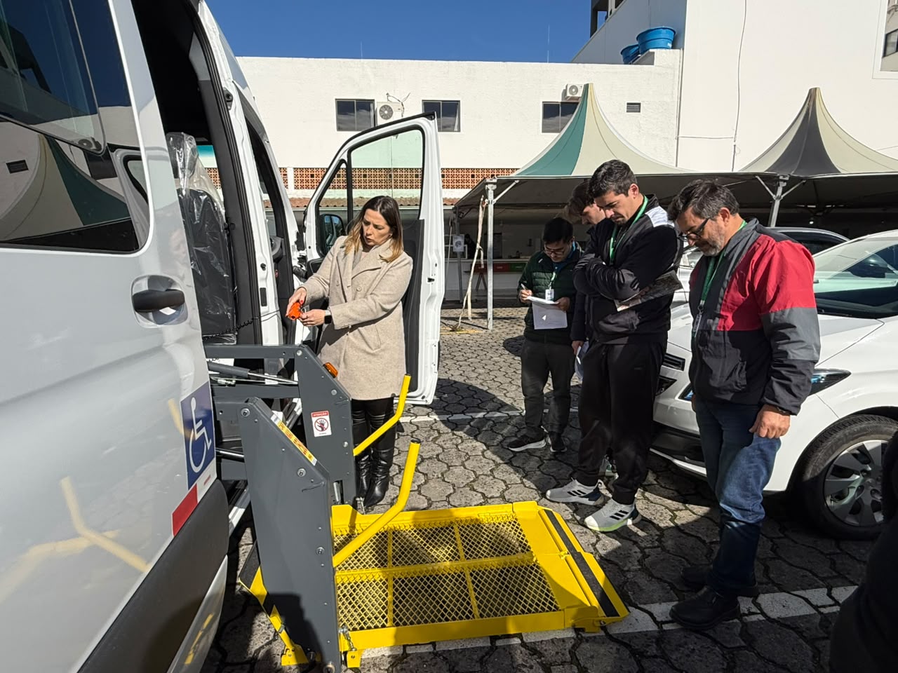 Cocal do Sul recebe van adaptada para ampliar acesso de idosos