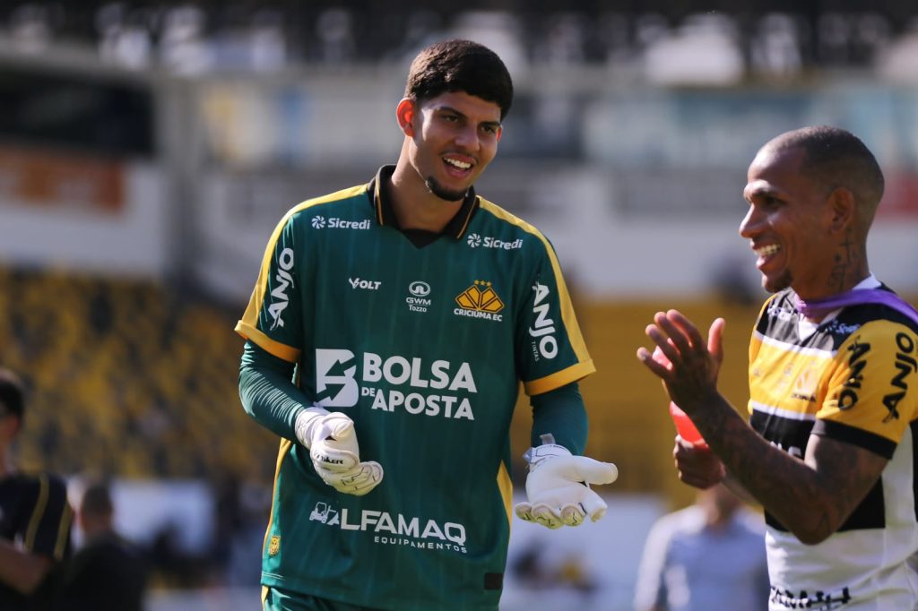 Jóia do Tigre, Pedro rebate reclamação do técnico do Novorizontino: “Usou isso como desculpa para a derrota”; Goleiro do Criciúma nega ter feito cera e destaca a invencibilidade do Tigre no campeonato