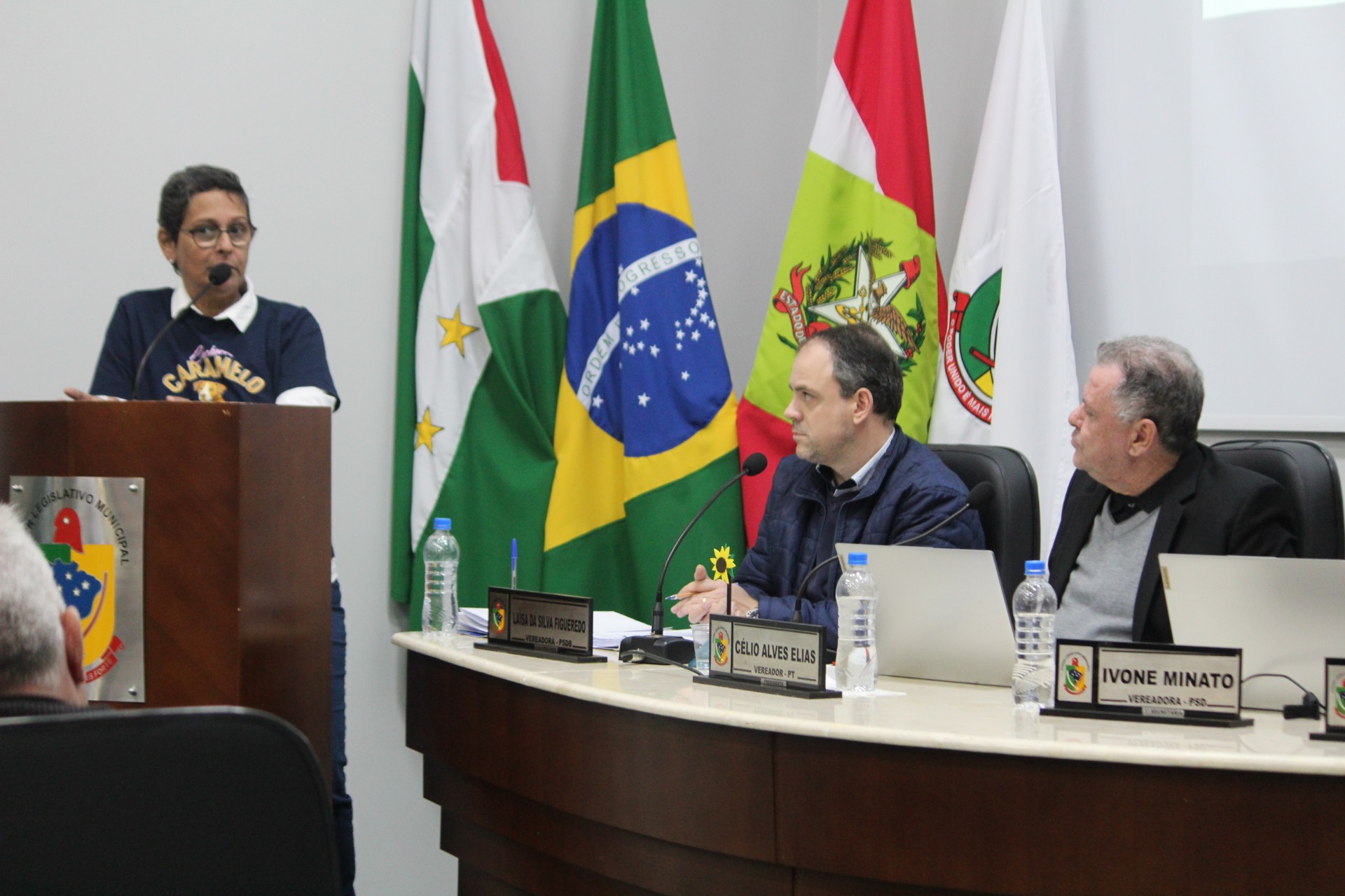 "Não é depósito de animais", diz superintendente do Núcleo de Bem-Estar Animal de Criciúma na Câmara de Forquilhinha; Ângela Melo apresentou avanços do Núcleo, comentou sobre o Senso Pet para 2027 e respondeu a questionamentos de parlamentares