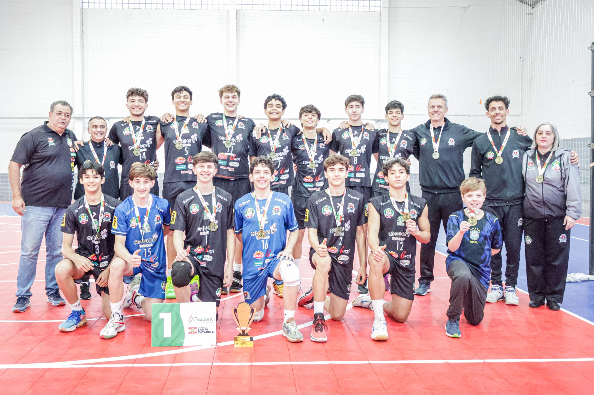 Vôlei de Forquilhinha é campeão da etapa regional da Olesc; Equipe masculina disputou quatro jogos e venceu todos os confrontos