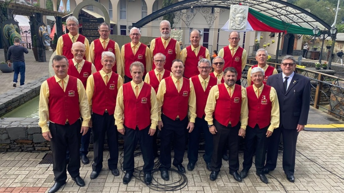 Coral Peregrinos da Montanha mantém viva a cultura italiana há 48 anos; Com repertório ligado à música de montanha e à tradição alpina, grupo já realizou apresentações internacionais pela europa