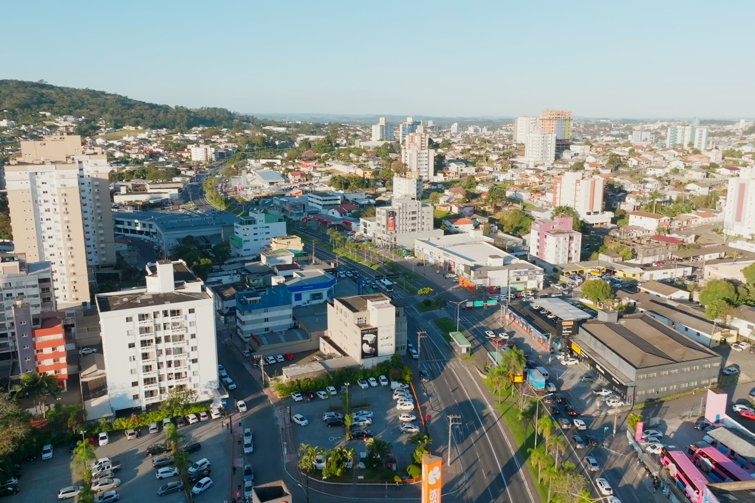 A cidade de Criciúma avança em competitividade e se destaca entre os municípios brasileiros do mesmo porte; Cidade ocupa o segundo lugar entre 62 cidades de 200 mil a 300 mil habitantes da pesquisa