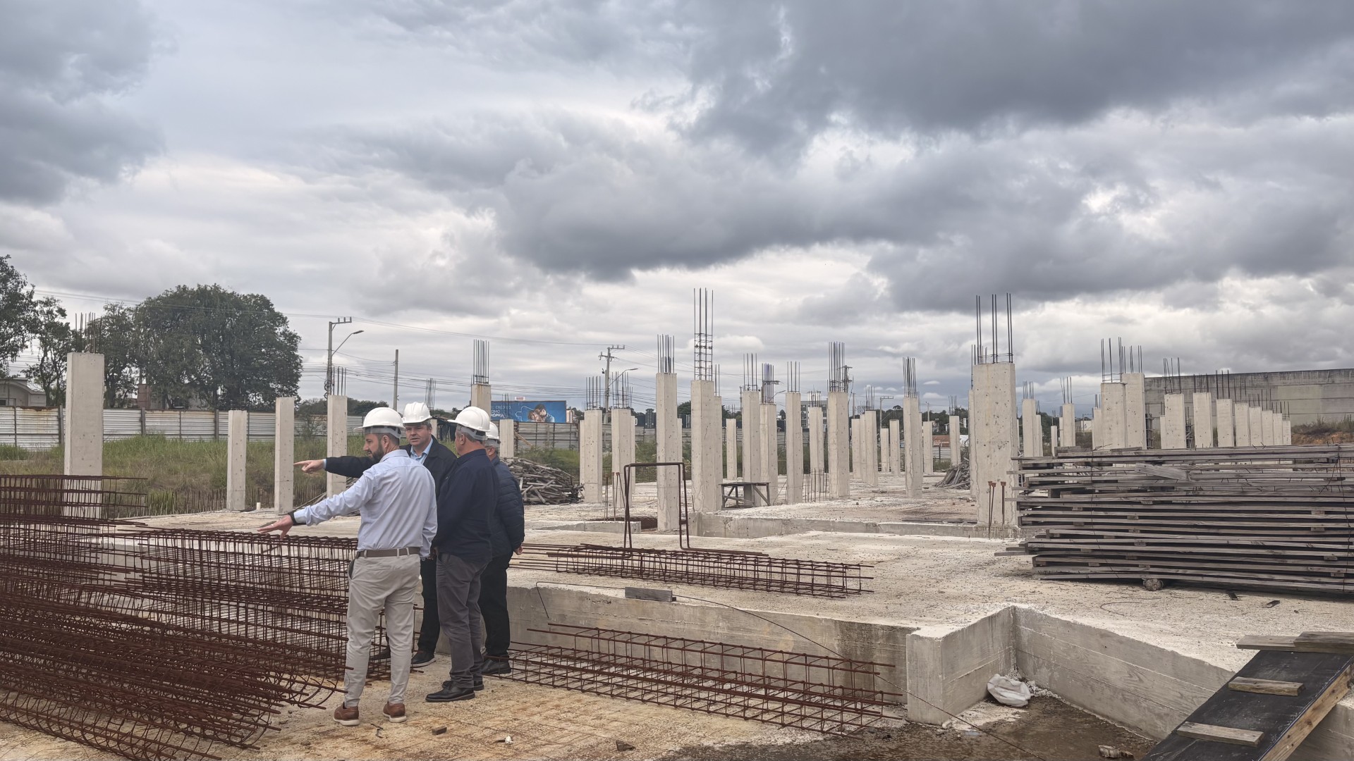 Nova sede da Câmara de Criciúma avança para retomada das obras após visita técnica; O presidente do Legislativo, Neto Uggioni, vem conduzindo as tratativas para solucionar a situação contratual