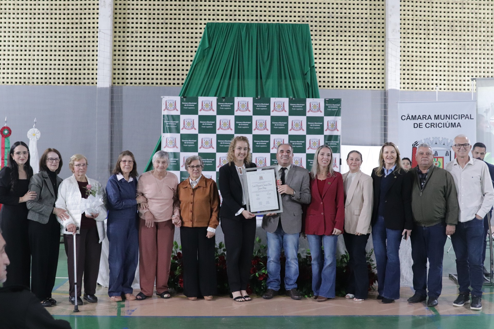 Câmara de Criciúma: brava homenagem à Escola Giácomo Búrigo