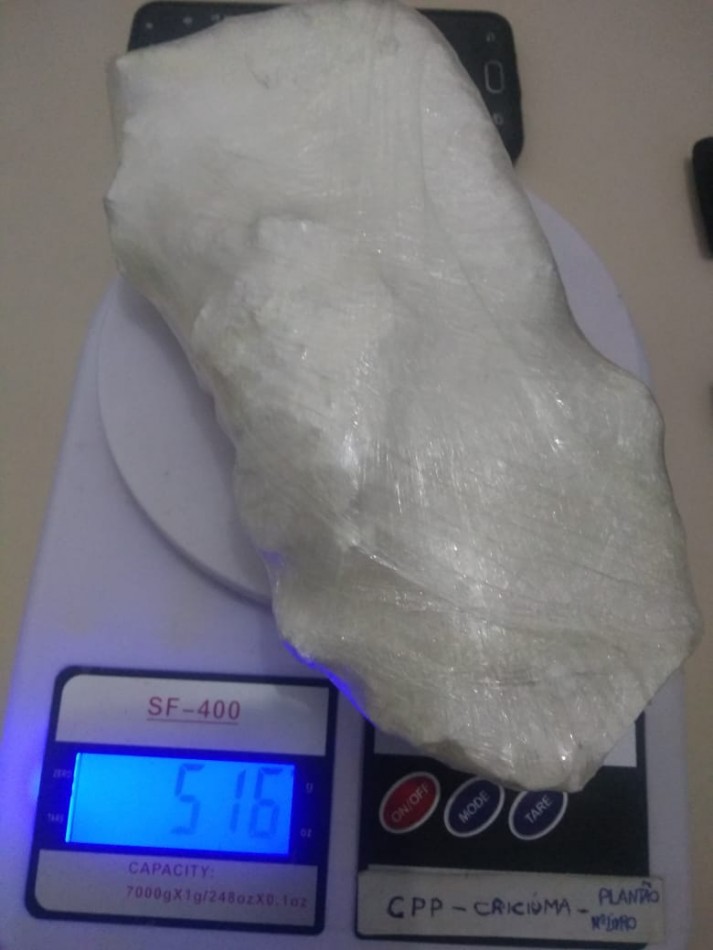 Jovem é detido com meio quilo de cocaína em Criciúma