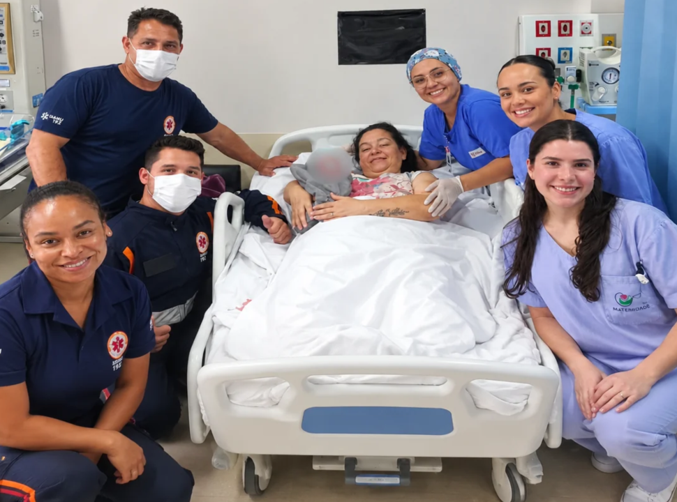 Bebê nasce dentro de ambulância do SAMU na chegada ao hospital em Criciúma