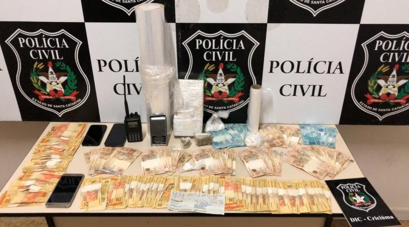 Polícia prende um e localiza R$ 7 mil e 1 kg de cocaína