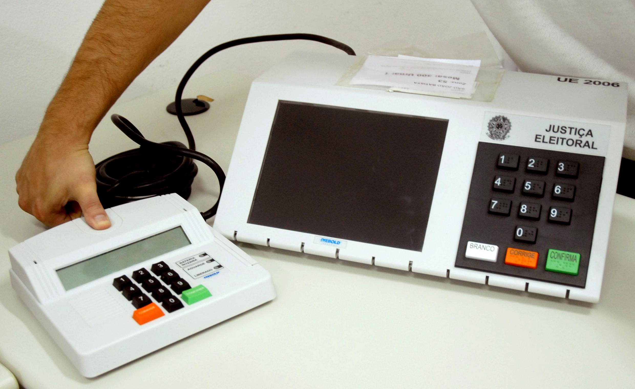 Urnas eletrônicas em dia e com muita transparência