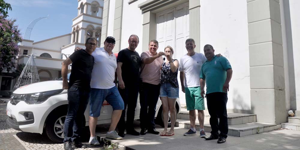 Moradora do centro da cidade leva carro da CDL de Içara