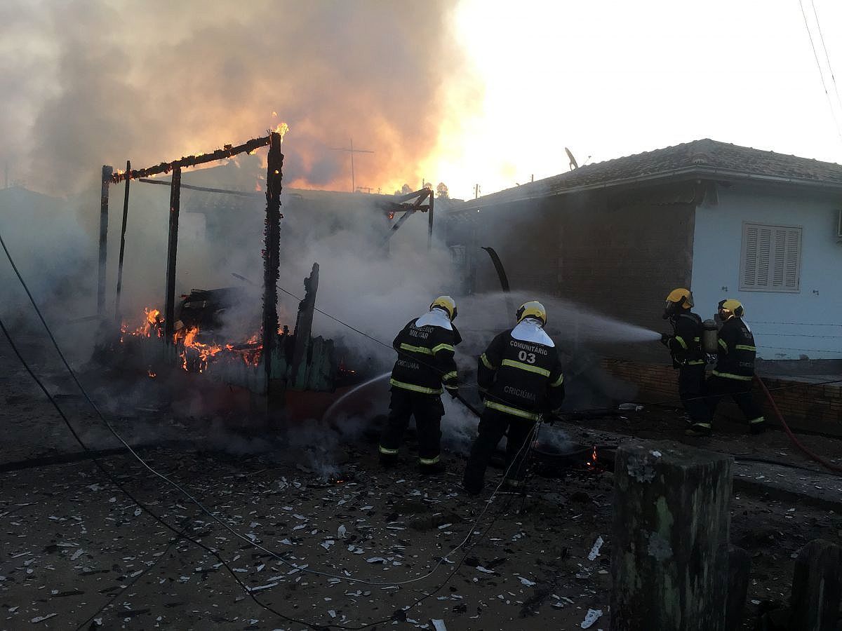 Incêndio atinge residência em Siderópolis
