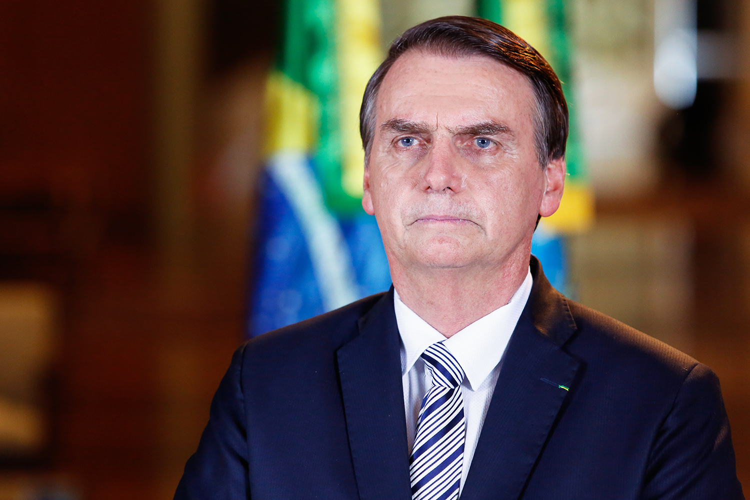 “Inchado e irritado”: Carlos atualiza o estado de saúde de Bolsonaro