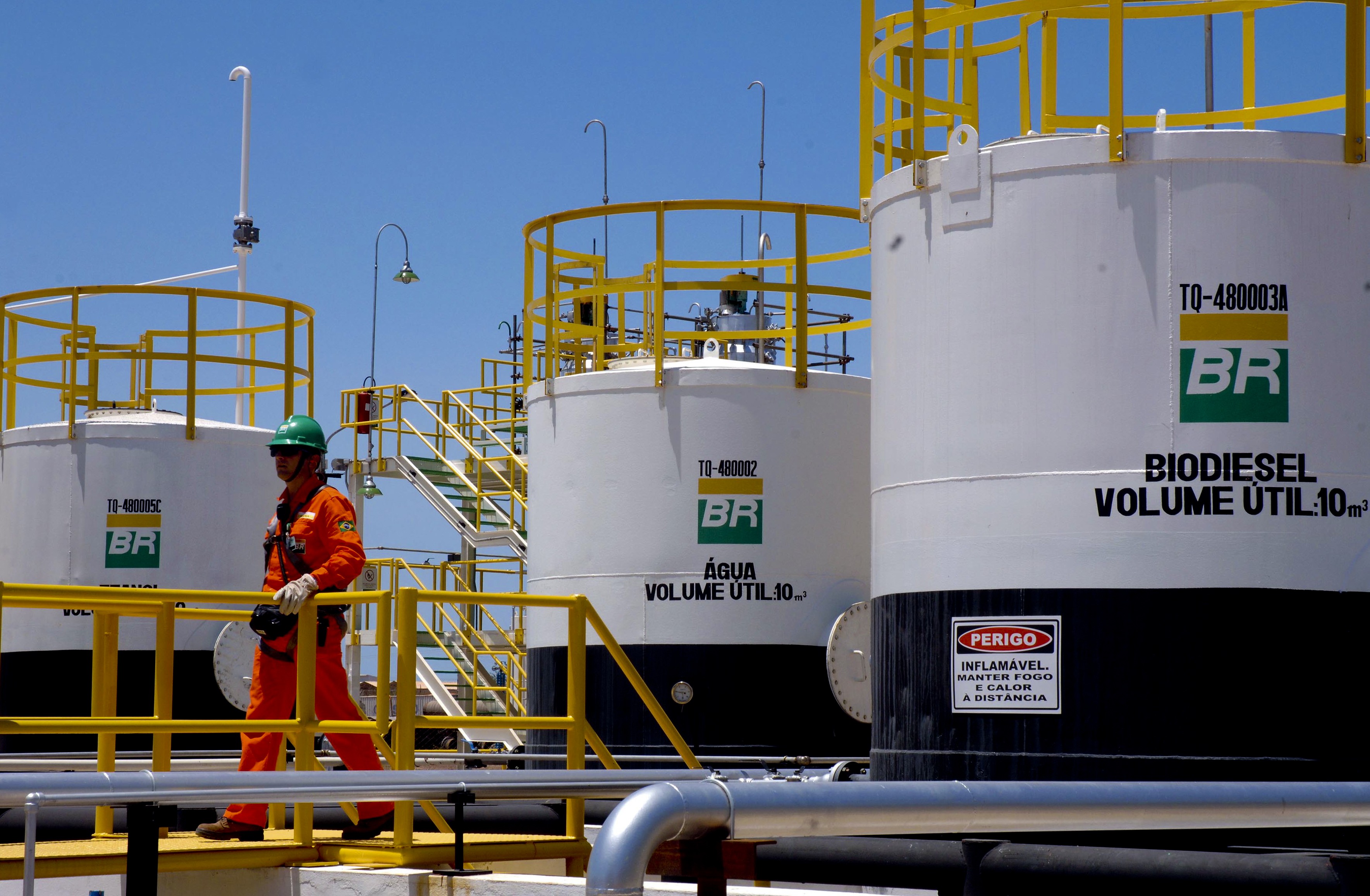Bolsonaro anuncia nova redução no preço da gasolina