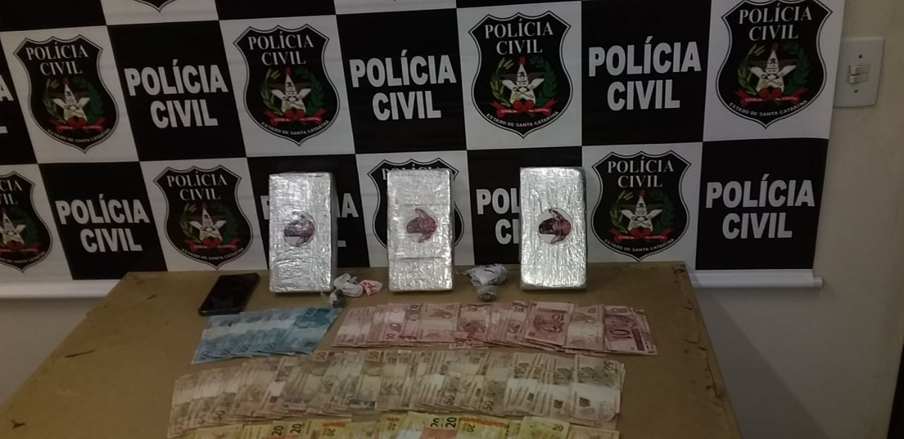 Jovem é preso com mais de três quilos de cocaína