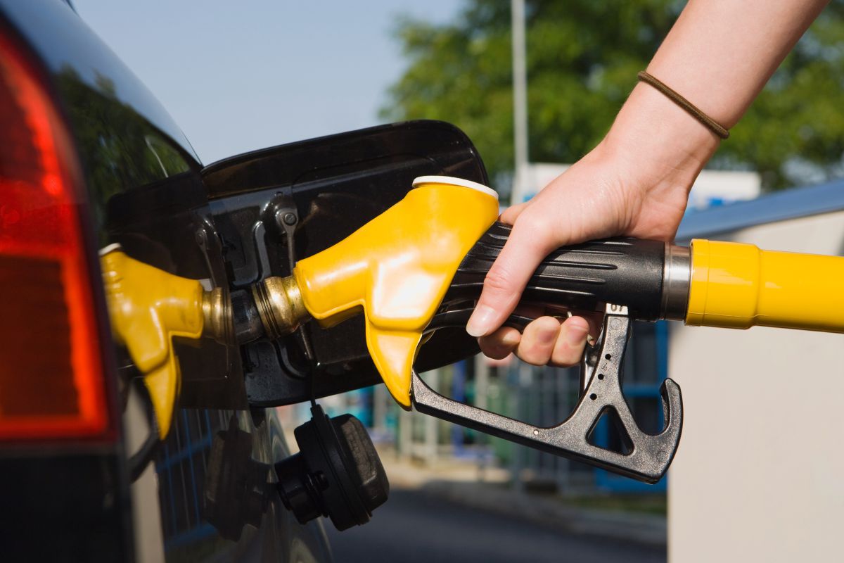 Giro pelo Brasil: Gasolina fica 16% mais cara e o Diesel sobe 26%