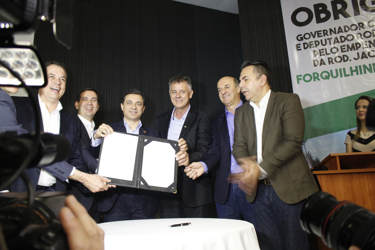 Prefeitos entregam projeto para pavimentação da Jacob Westrup