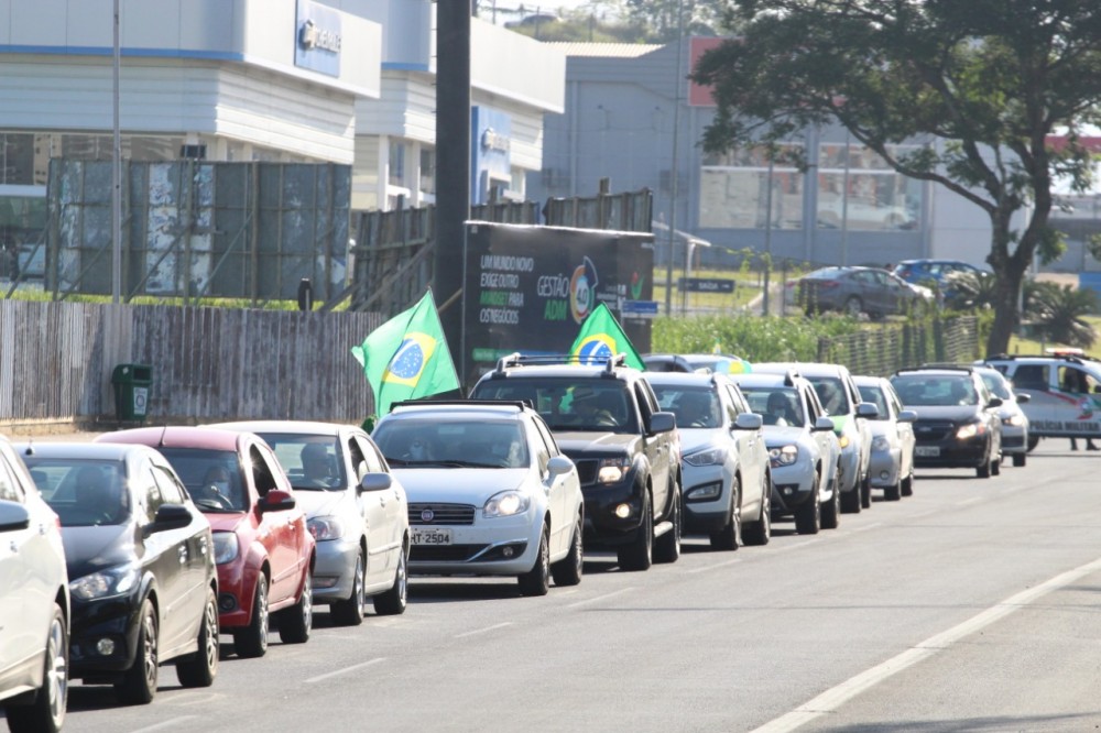 Criciúma: carreata pró Bolsonaro movimenta Centenário