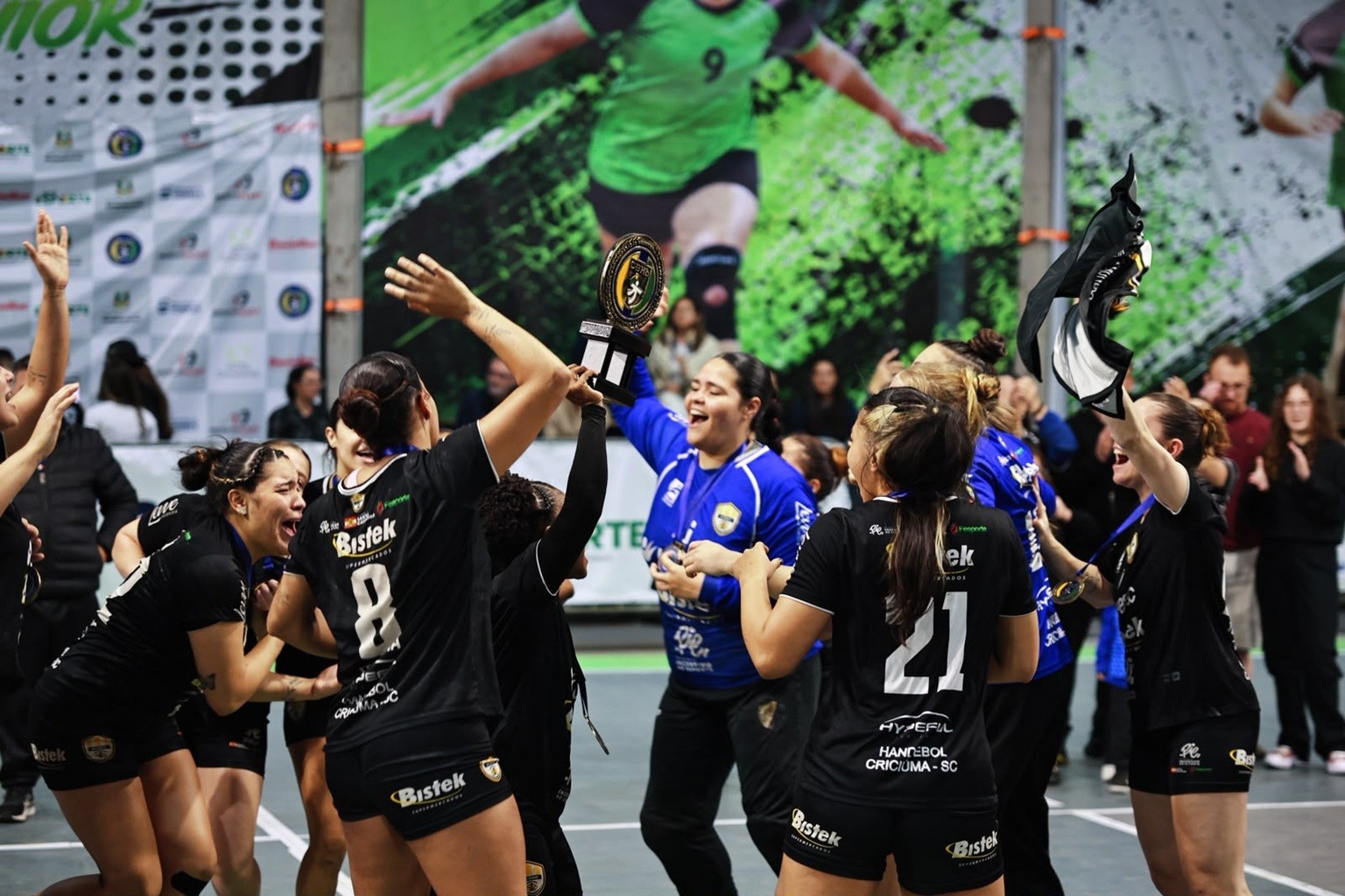 Criciúma é campeã brasileira de handebol feminino júnior